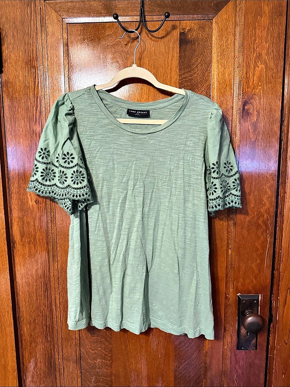 Lane Bryant Embroidered Sleeve Top in Green Size 14/16 Like New